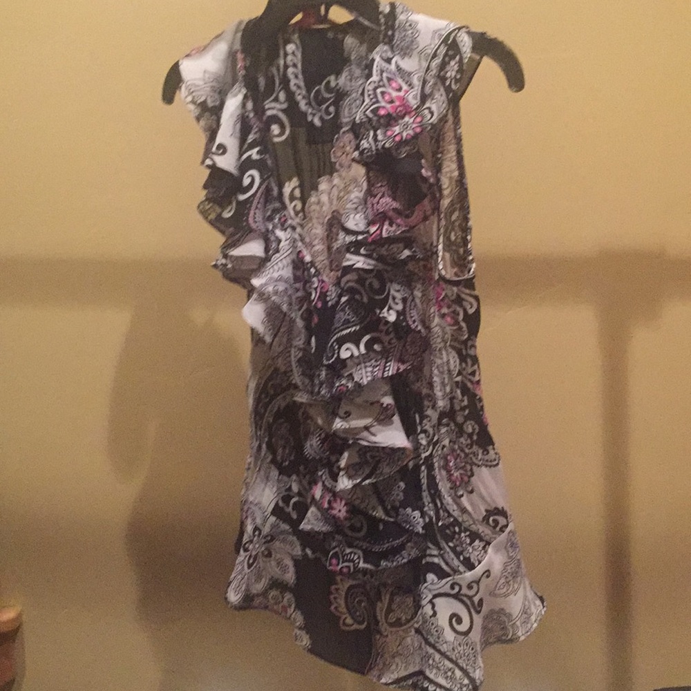 SUNNY LEIGH summer top